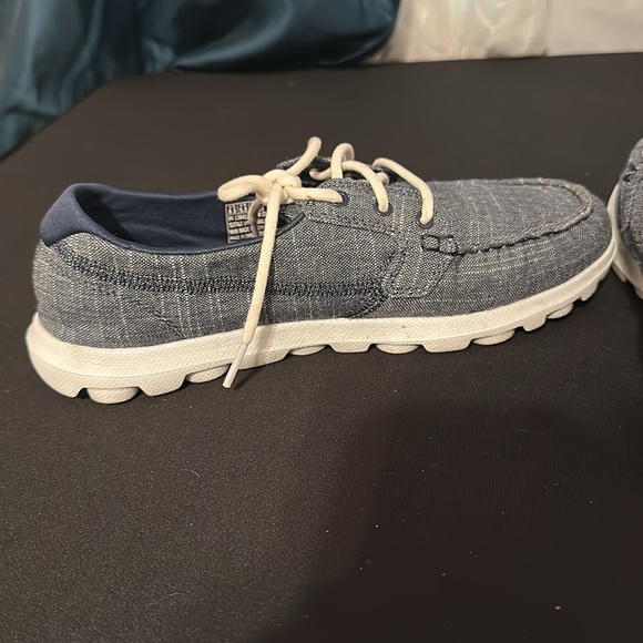 Skechers Denim Blue Sneakers with white Accents.
Gogo Mat by Skechers - Picture 3 of 5